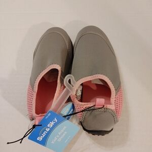 NWT Sun & Sky water shoes kids 2-3